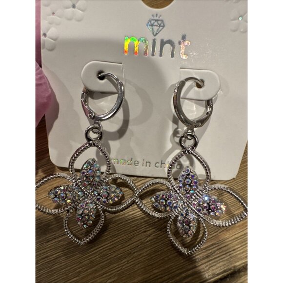 Mint Faux Clover Crystal Rhinestone Silvertone Earrings Party Wedding Cruise NEW - Picture 3 of 6